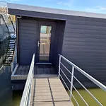Hausboot Auf Dem Wangermeer Schillig