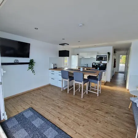 Hausboot Auf Dem Wangermeer Schillig